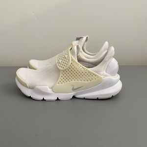 Wmns Sock Dart “Pure Platinum”